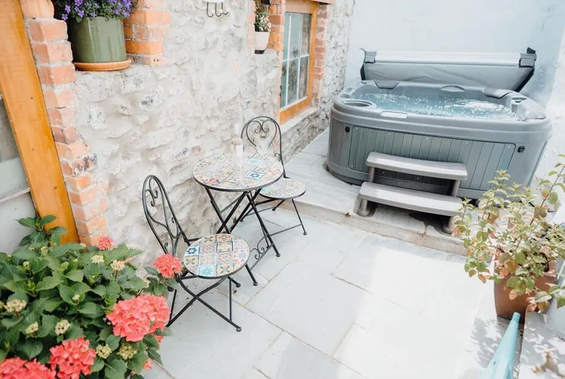 4 Bed Cottage hot tub in enclosed stone courtyard with bistro set
