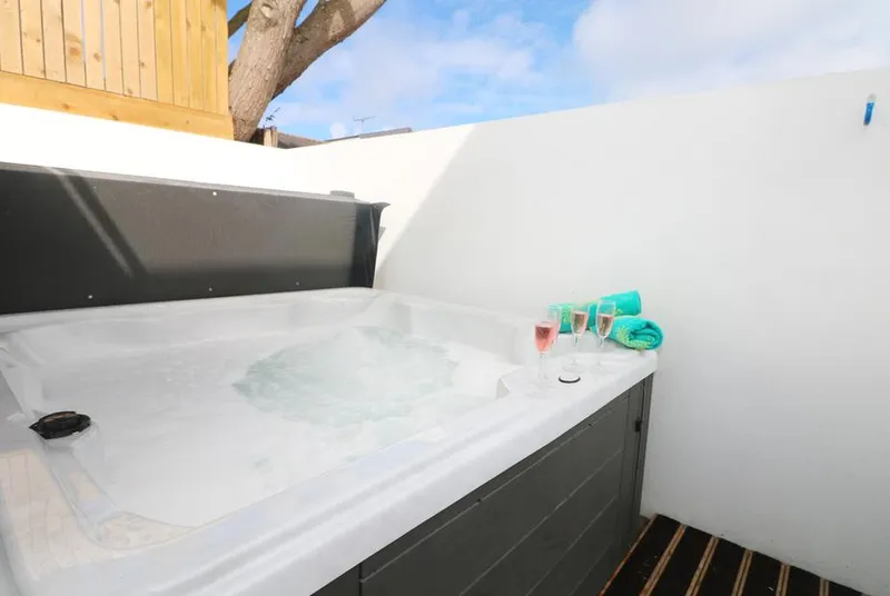 An Drowes private hot tub in the enclosed courtyard
