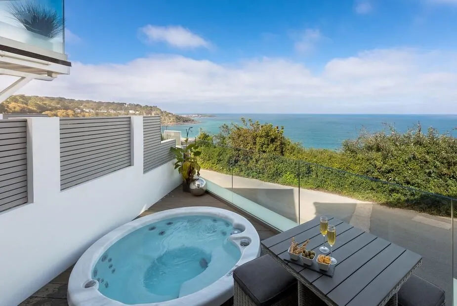 Atlantic Watch 8 hot tub terrace overlooking Carbis Bay
