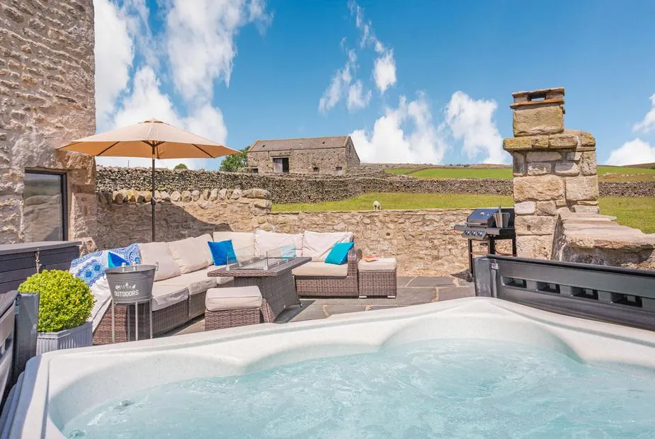 Dallicar House outdoor hot tub with Dales stone wall backdrop