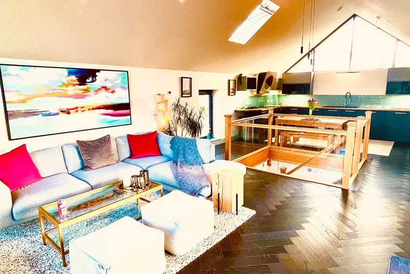 Avalennek open-plan living area with kitchen and sofas