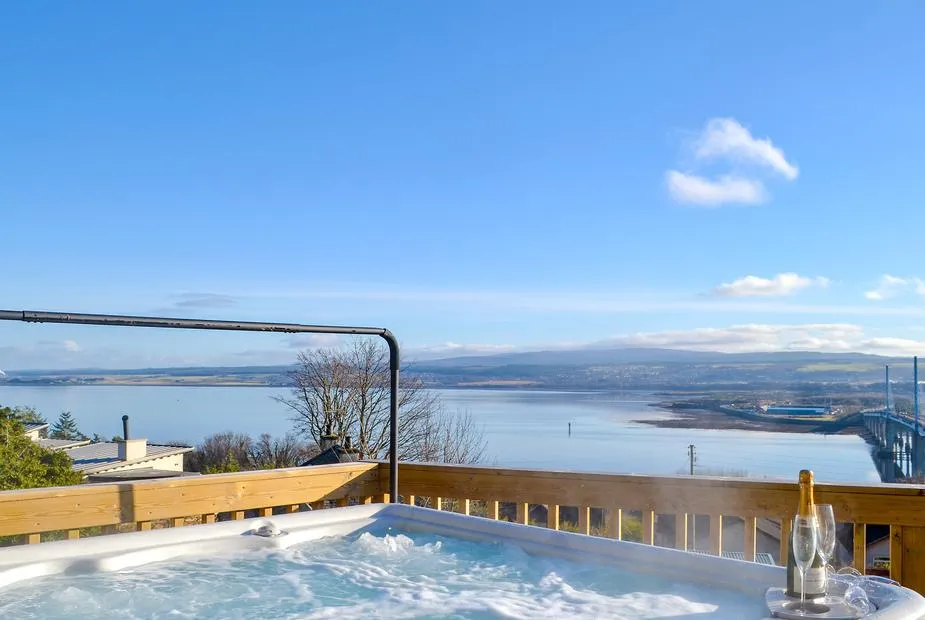 Balnacraig hot tub overlooking the Moray Firth and Kessock Bridge