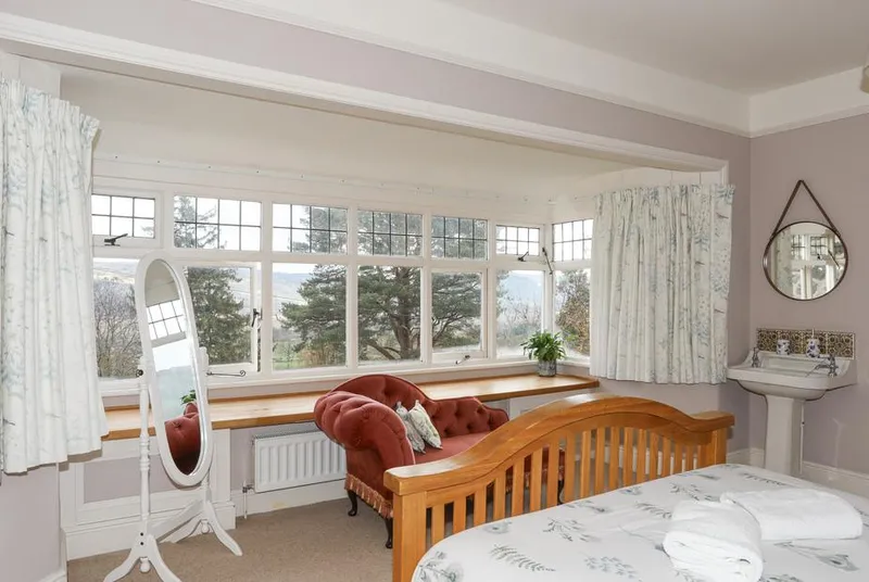 Ty'n y Cae bedroom window seat with valley view