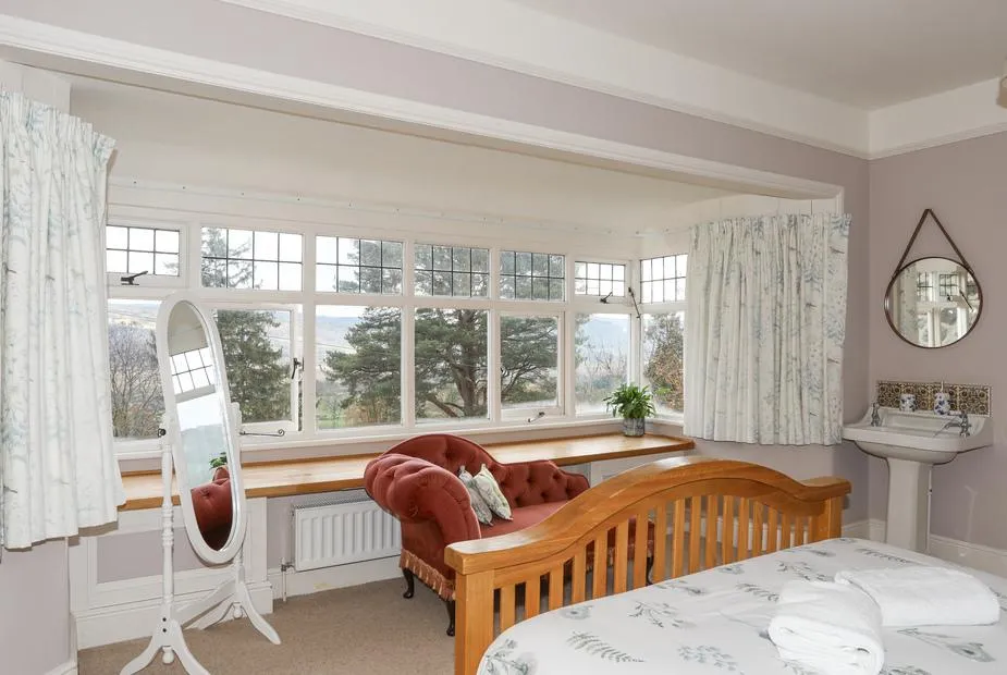 Ty'n y Cae bedroom window seat with valley view