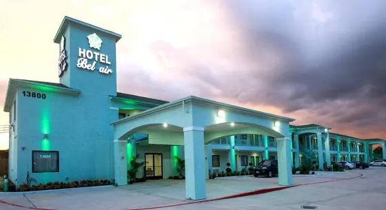 Teal hotel with green lights and a Hotel Bel Air sign