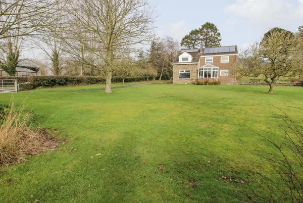 Bicton Lea house and sweeping front lawn