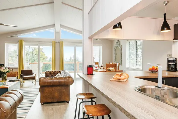 Brunel Premier Elegance Lodge 3 open-plan living with vaulted ceiling and natural light