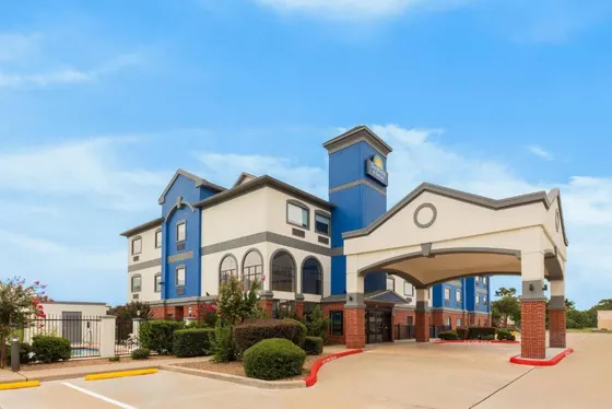 Blue and white hotel with a Days Inn sign and canopy