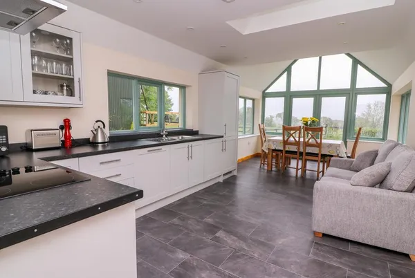 Bwthyn Eisteddfa Fach open-plan kitchen and living area with picture window