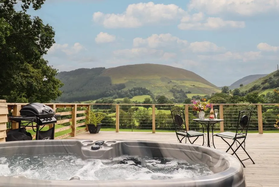 Caban Tirion hot tub on deck with open mountain views