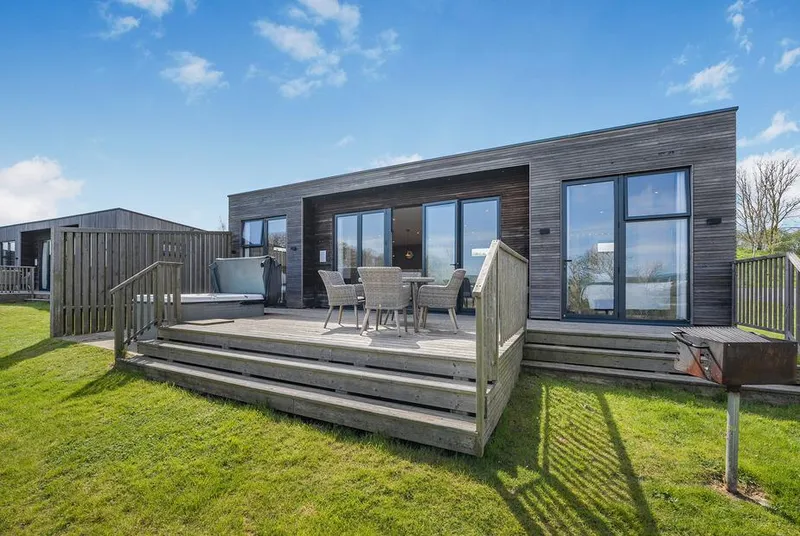 Caburn View Retreat lodge exterior with deck and hot tub
