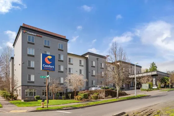 Building with a sign for a hotel