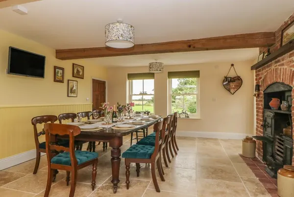 Copmanthorpe Hall dining room set for 10 with cast iron range