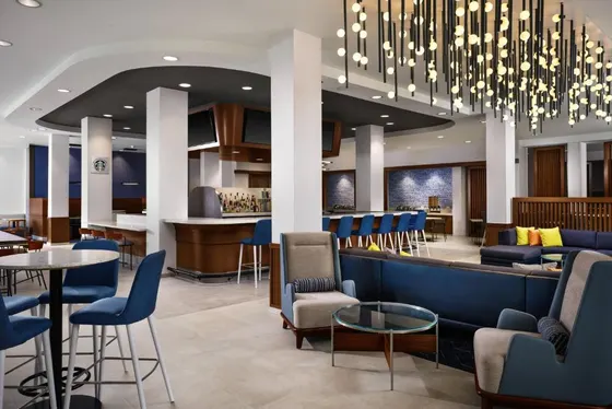 Lobby with a bar with blue chairs and tables