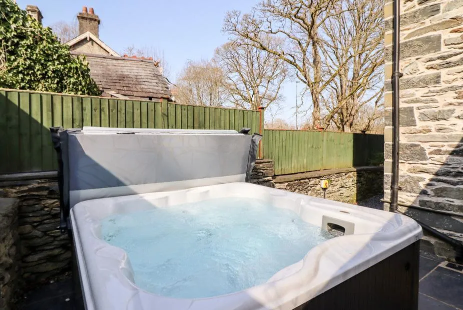 Craigside hot tub in the enclosed patio area