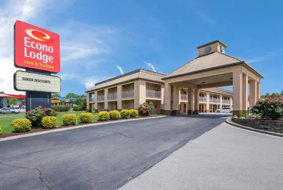 Front view of a hotel with a sign