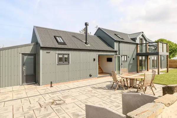 Glowty Brynbedw barn-style exterior with balcony and patio