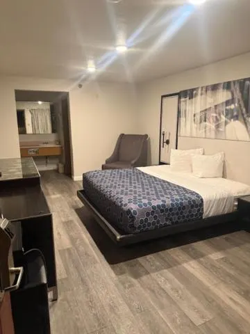 Room with a hexagonal bedspread and a gray armchair
