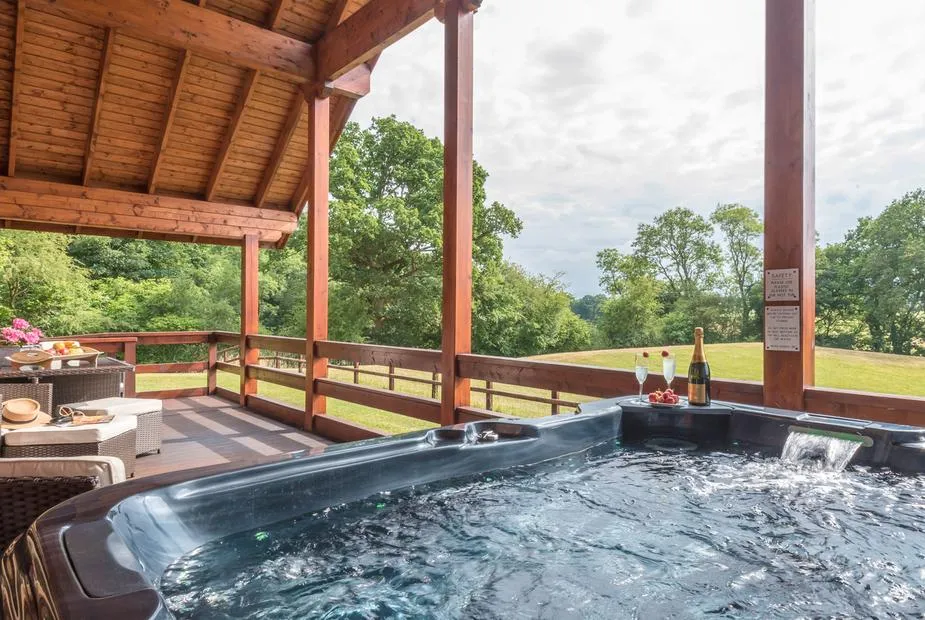 Hampton Lodge covered veranda hot tub