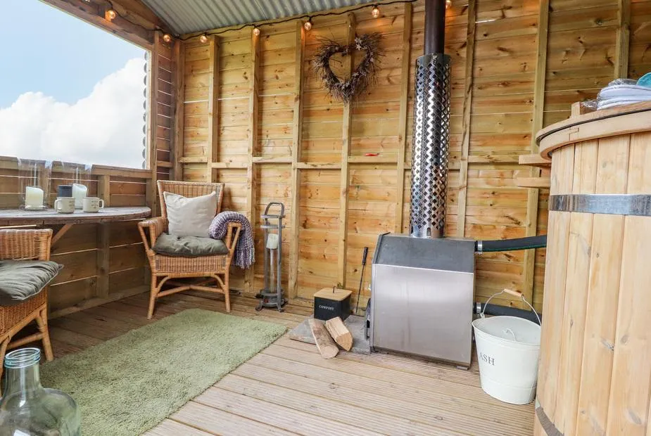 Heather Hut at Copy House Hideaway covered hot tub beside cosy seating