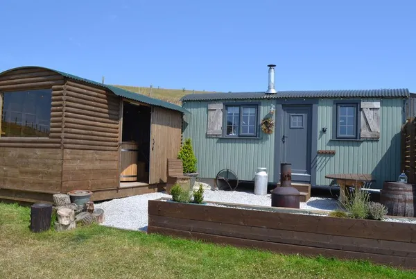 Heather Hut at Copy House Hideaway shepherds hut with deck and garden