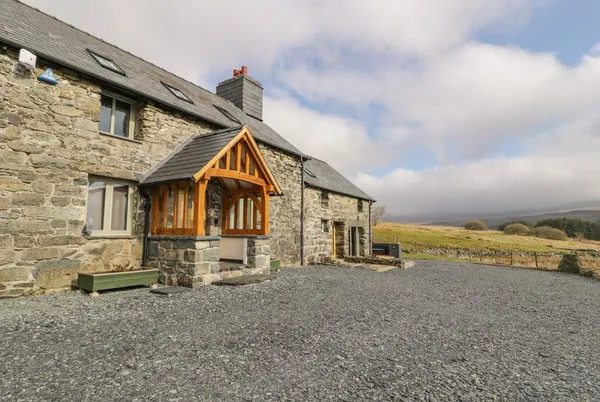 Hen Dy Craig Yr Ronwy stone cottage exterior in mountain setting