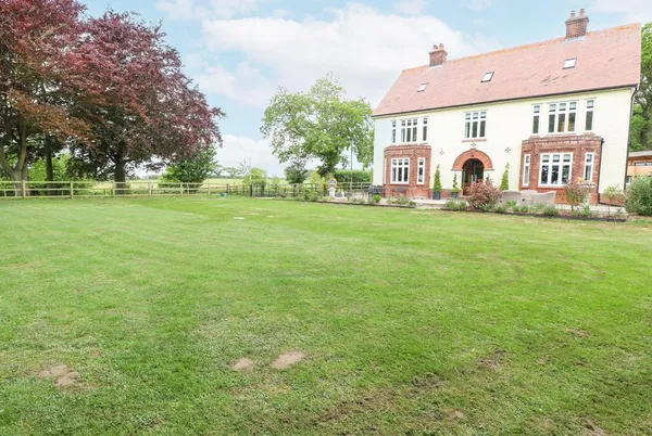 High House grand Edwardian facade with sweeping lawn