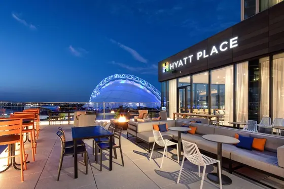 Restaurant with tables and chairs on the roof of a building