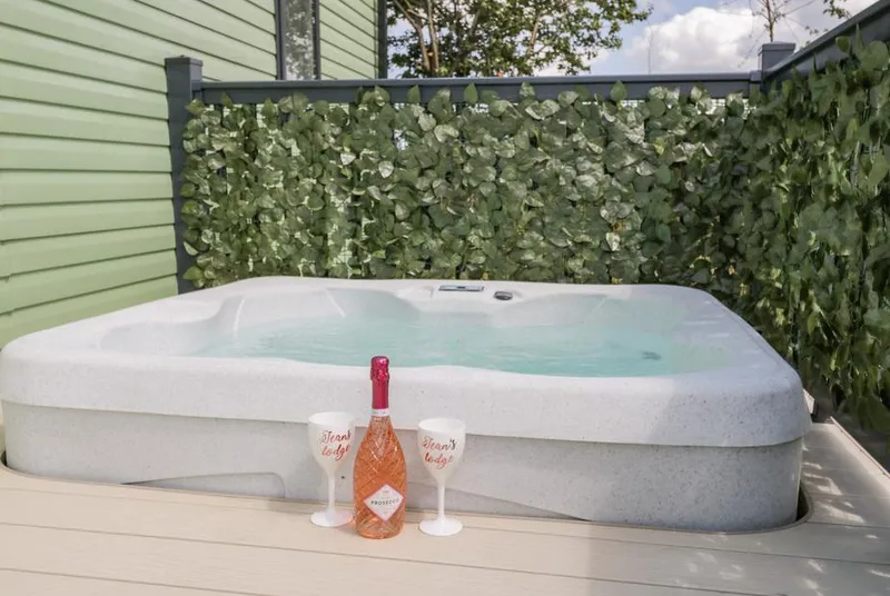 Jean's Place hot tub with prosecco and branded glasses