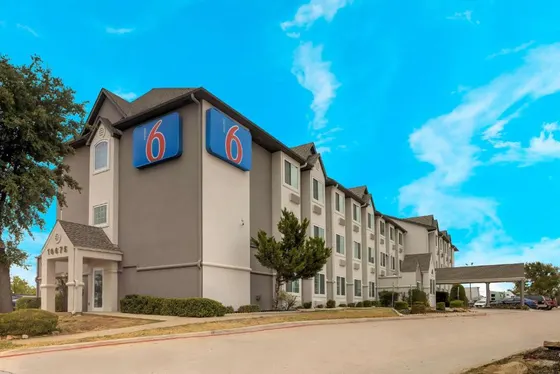 Gray motel with prominent blue Motel 6 signs