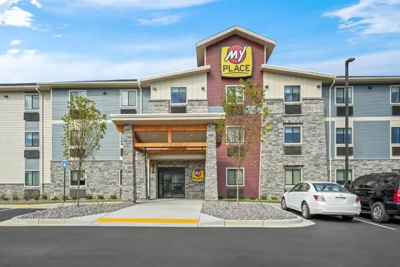 View of a hotel with a car parked in front