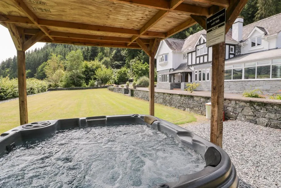 Pengwern covered hot tub facing the manor house