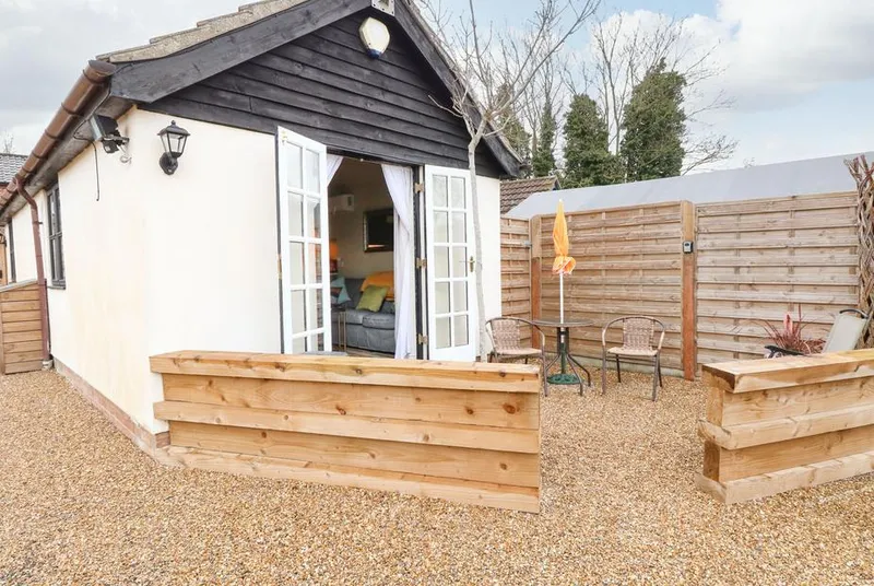 Red Brick Retreat black-clad cottage with gravel courtyard