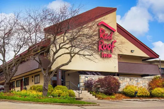 Building with a sign that reads real hot fire