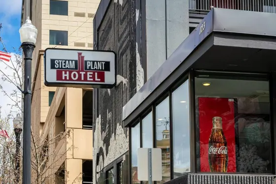 Sign on the side of a store with a bottle of beer