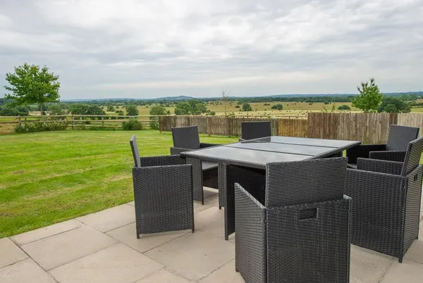 Starling Lodge patio with outdoor dining and panoramic farmland views