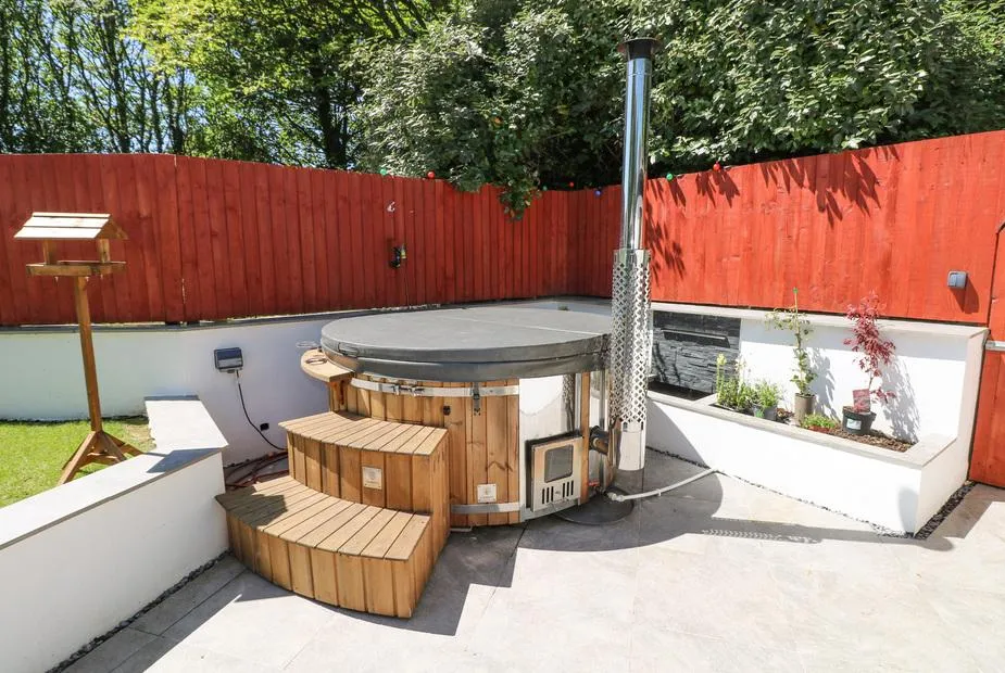 Summerhouse wood-fired barrel hot tub with chimney and cedar steps