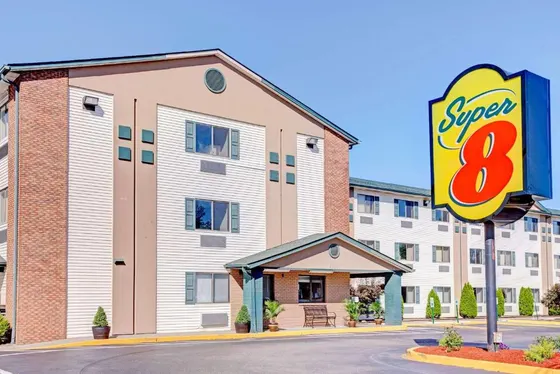 Brick hotel with a Super 8 pole sign out front