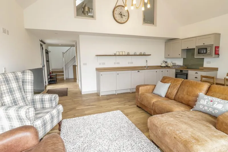 Swan Lodge Castle Farm open-plan living room with vaulted ceiling and mezzanine