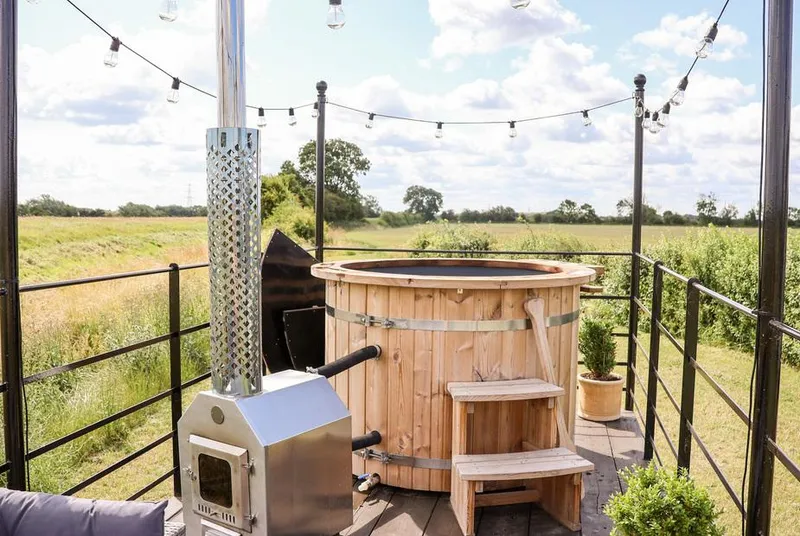 Sweet Caroline Shepherd's Hut wood-fired hot tub with field views