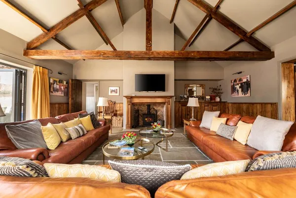 Sykes Lodge vaulted living room with king post trusses and leather sofas