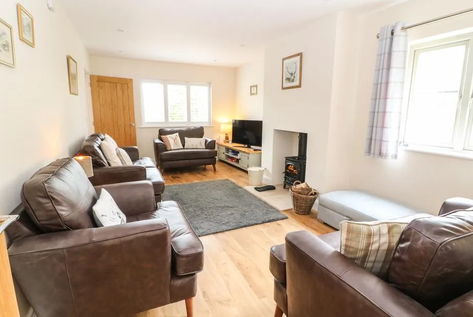 Tawny Cottage open-plan dining and kitchen space with garden doors