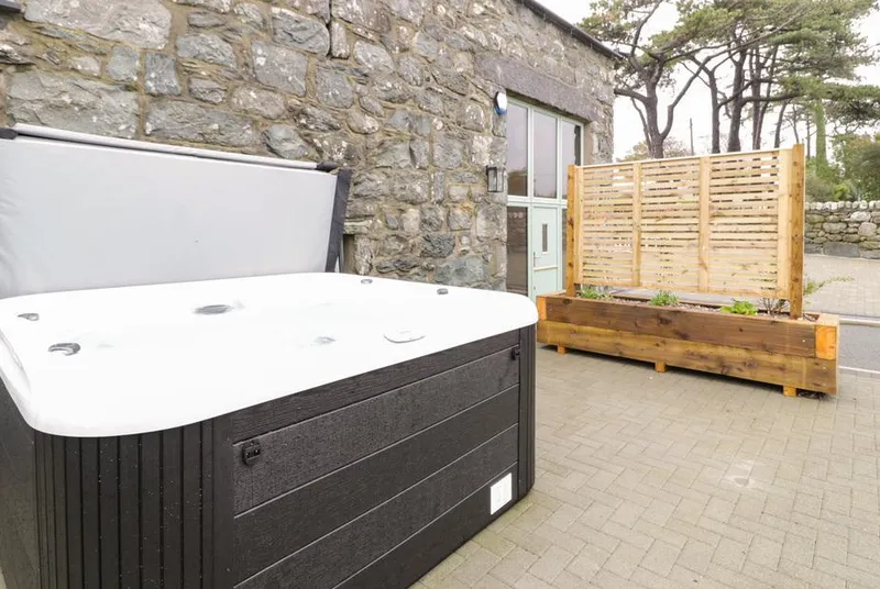 The Barn by Lyons hot tubs on private terrace