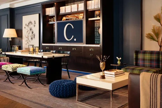 Living room with a table and chairs