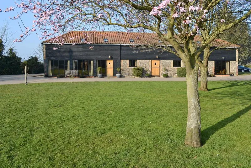 The Cart Lodge-E3568 barn exterior with lawn and blossom tree