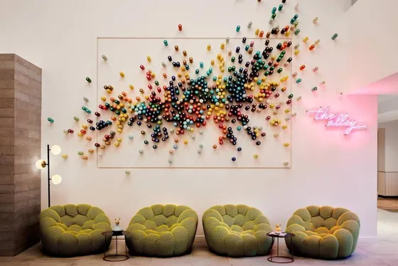 Wall with a painting of people