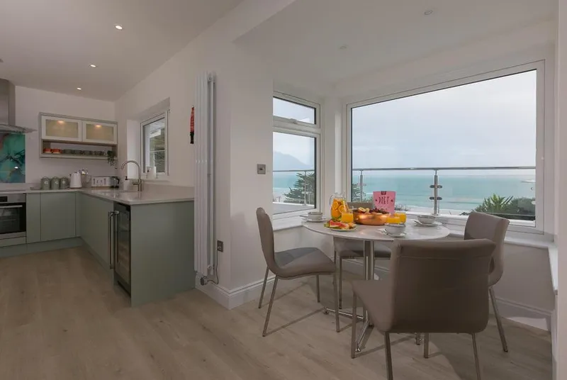 Tresco Bungalow breakfast nook with wide sea view