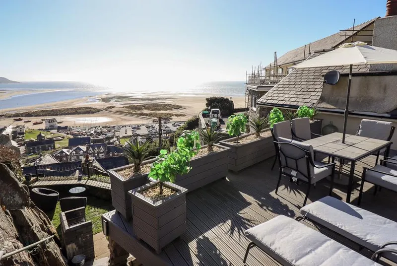 Ty'n-Y-Ffynnon Cottage terrace with sweeping harbour view