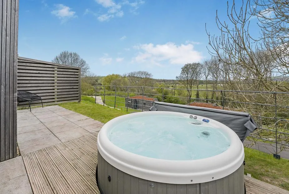 Woodland View Retreat hot tub with South Downs countryside views
