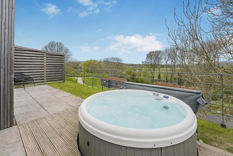 Woodland View Retreat hot tub with South Downs countryside views